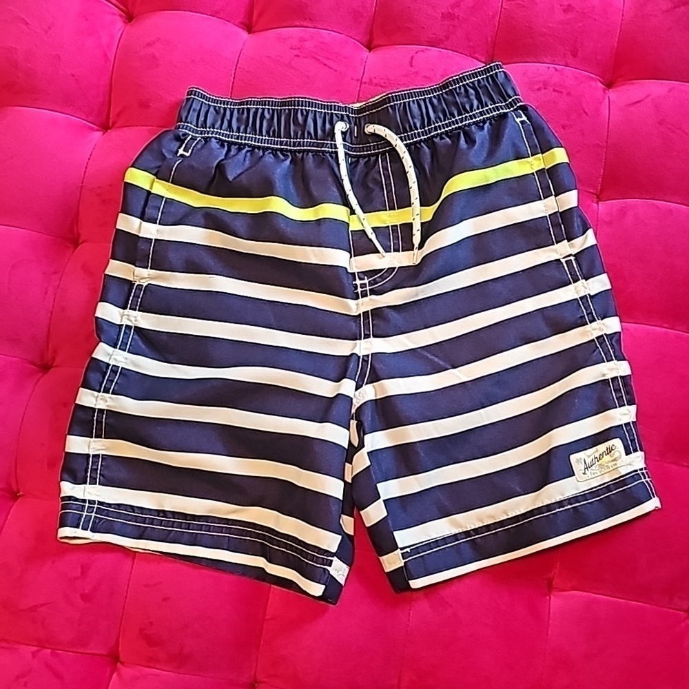 Carters swimtrunks size 8 - Picture 2 of 3